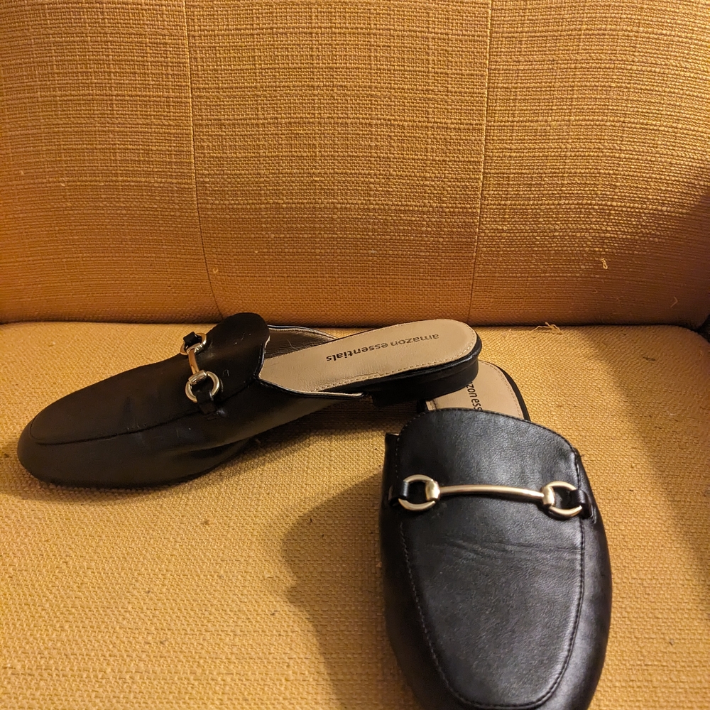 Amazon Essentials Women's Black Loafer Mules
